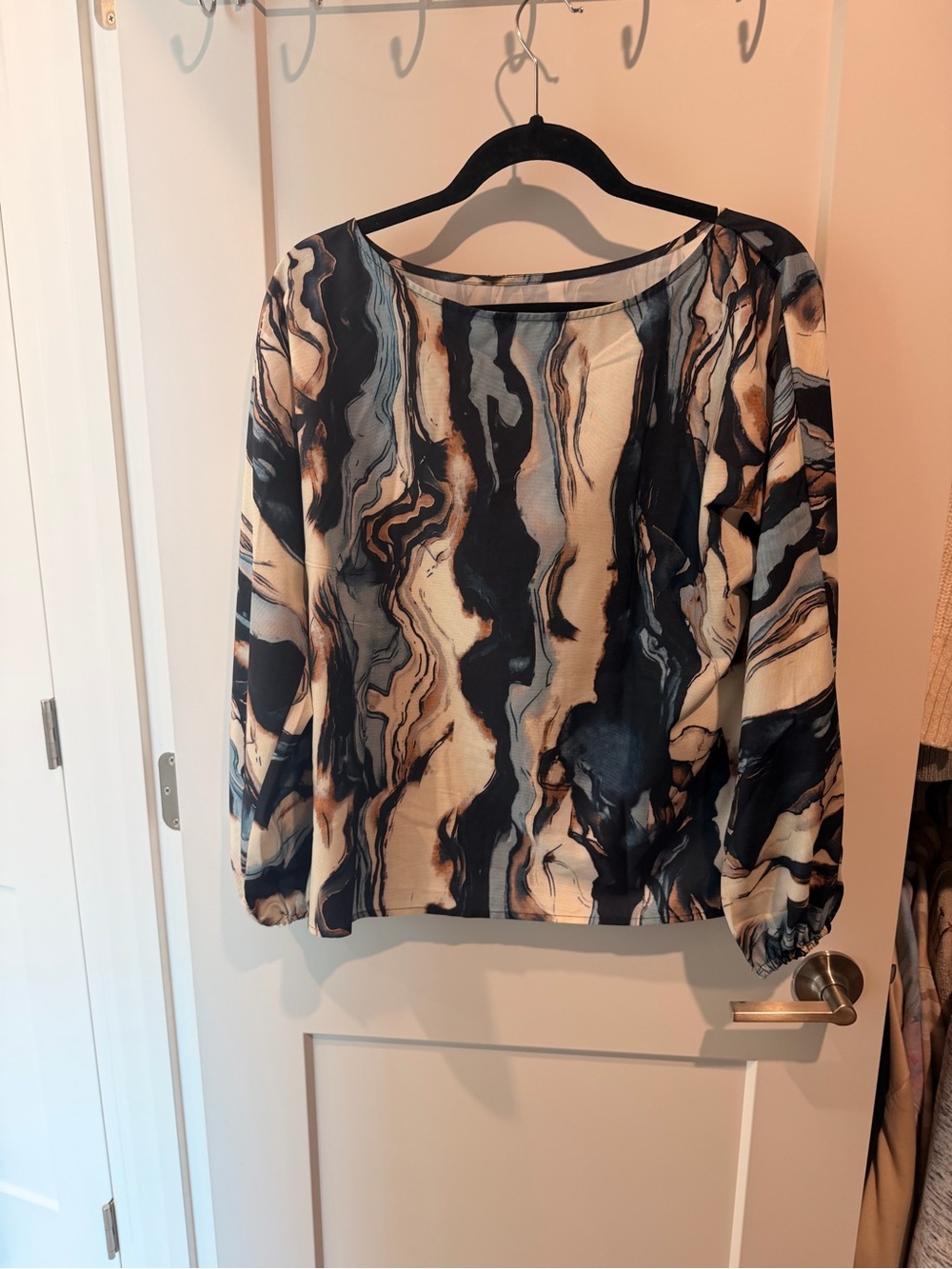 Wavy Marble Print Long-Sleeve Blouse - Black & Cream